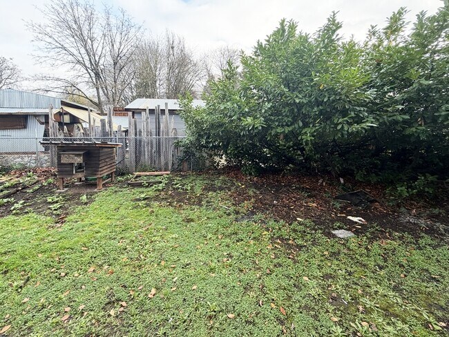 Building Photo - 577 Madison St