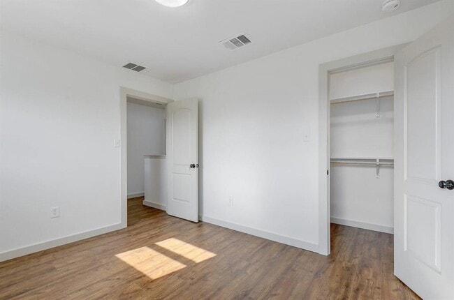 Building Photo - 5205 2 Iron St