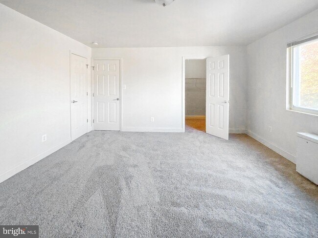 Building Photo - 1005 Chillum Rd