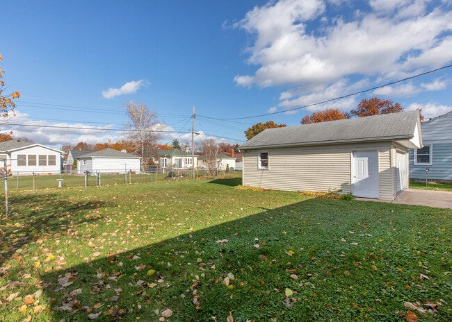 Building Photo - 3243 38th Ave