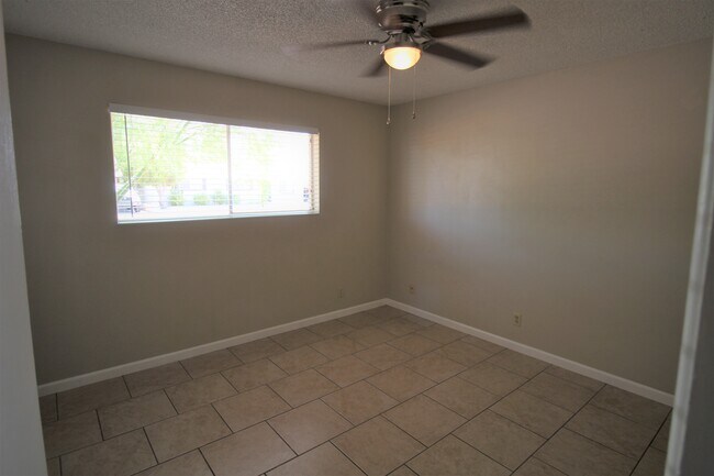 Building Photo - 1130 W 9th St