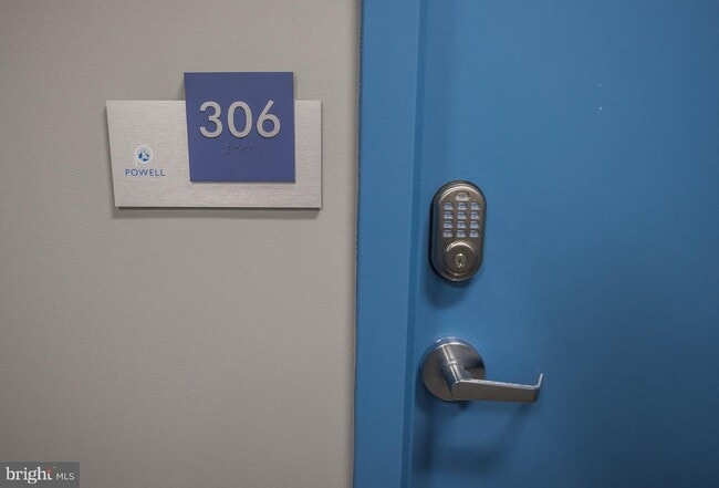 Building Photo - 218 W Main St