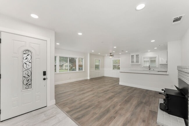 Building Photo - Charming 3-Bedroom Bungalow with Solar and 2-Car Garage