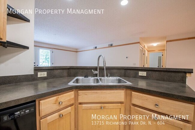 Building Photo - 13715 Richmond Park Dr N