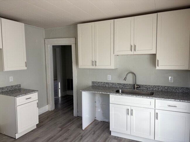 Building Photo - 225 Poplar St