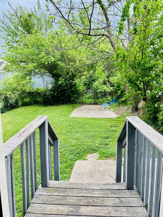 Building Photo - Three Bedroom/Two Full Bath House in West ...