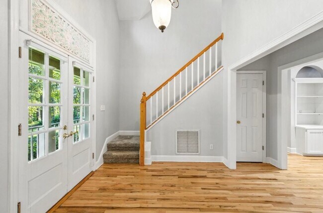 Building Photo - The Perfect Tallahassee 4 BR Family Home with Pool, Porch & Privacy