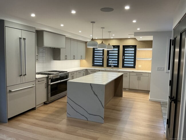 Building Photo - 141 West Ave