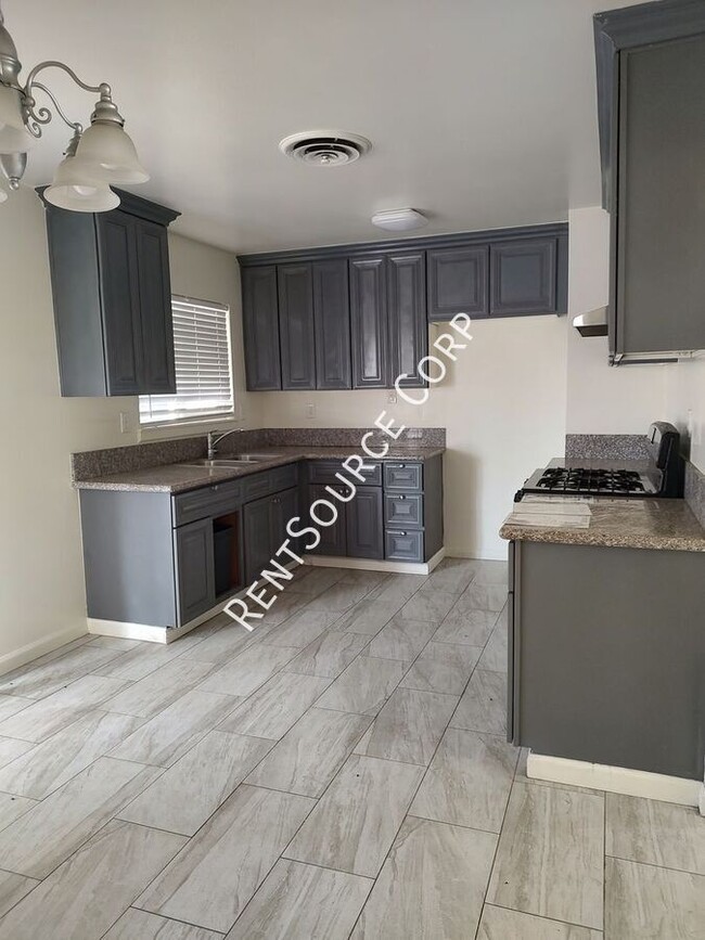 Building Photo - 1801 Calico Dr