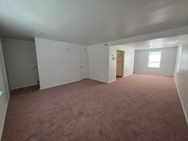 Building Photo - LYO3240#-MW