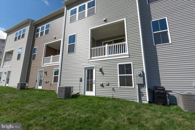 Building Photo - 9287 Tanfield Dr