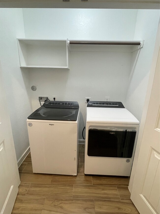 Building Photo - 5314 Longmeadow St