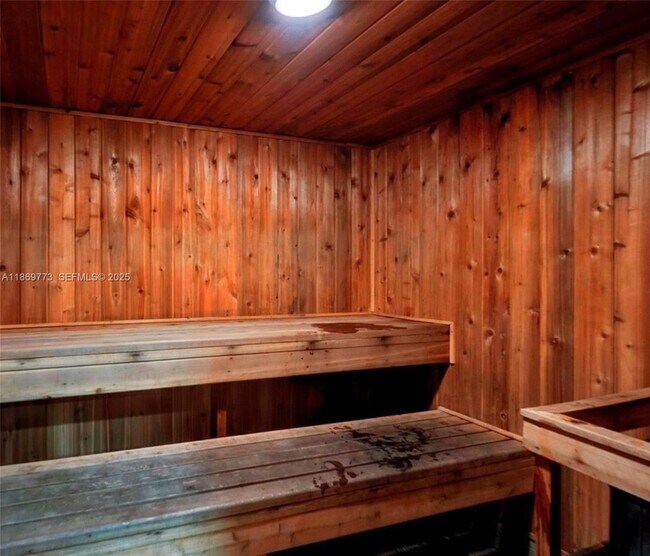 Building Photo - 1849 S Ocean Dr