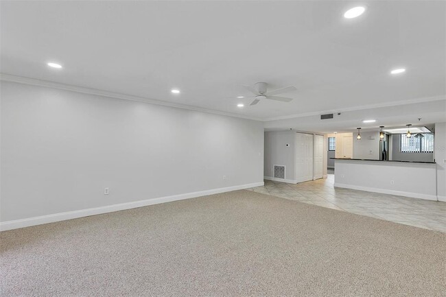 Building Photo - 530 E Central Blvd