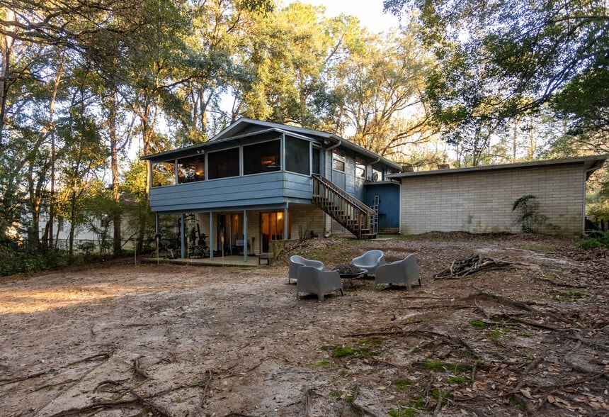 Building Photo - 1804 Westridge Dr