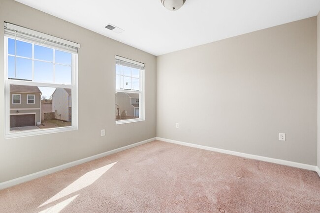 Building Photo - Beautiful 3 bedroom home on a corner lot!