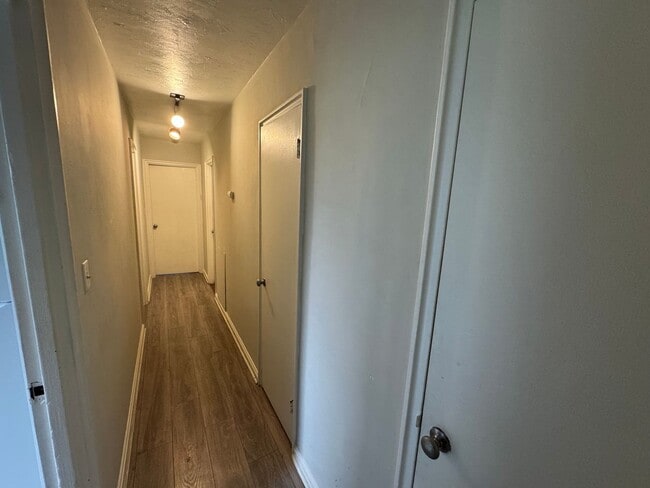 Building Photo - Beautiful 2-Bedroom 2-Bathroom 1st Floor Gold Coast Condo