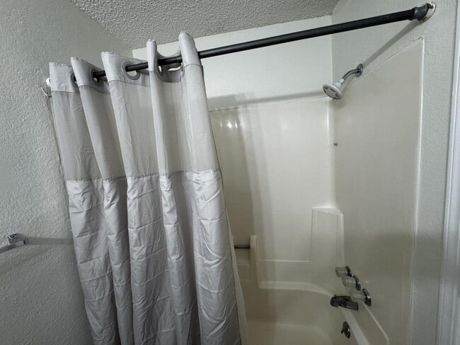 Building Photo - 103 E Central Ave