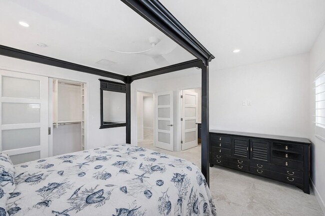 Building Photo - 1706 NE 28th Dr