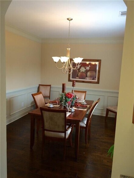 Building Photo - 718 Channel Ln