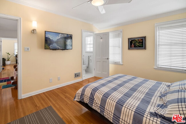 Building Photo - 458 S Bedford Dr