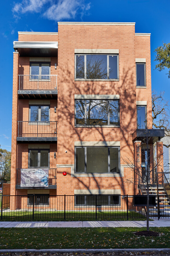 Building Photo - 1405 E 65th Pl