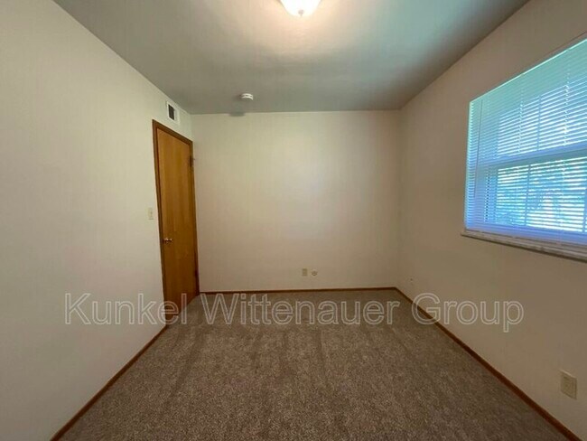 Building Photo - 522 N 38th St