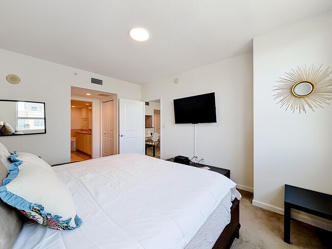 Building Photo - 610 W Las Olas Blvd