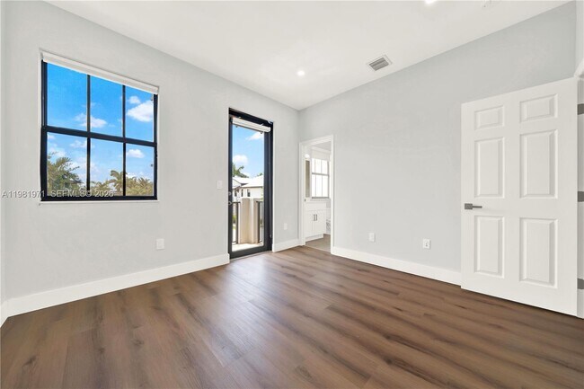 Building Photo - 5880 NW 104th Path