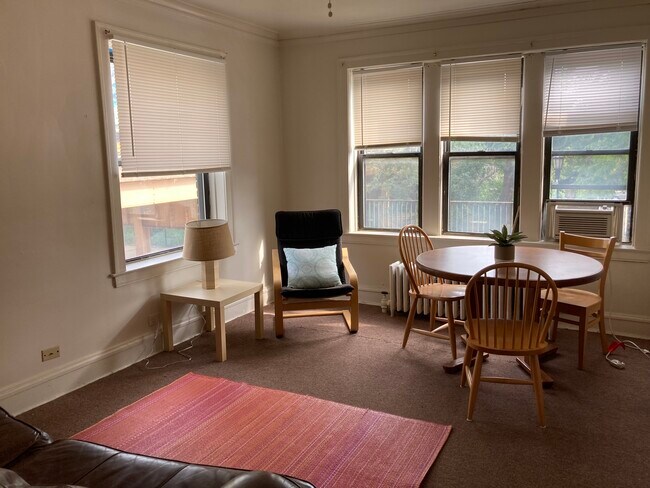 Building Photo - 909 Foster St