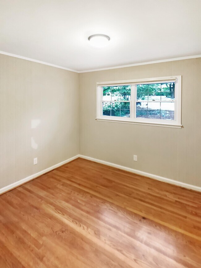 Building Photo - 377 Springdale Dr NE