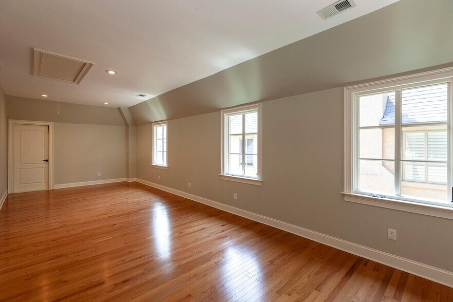Building Photo - 8819 Provence Village Lane