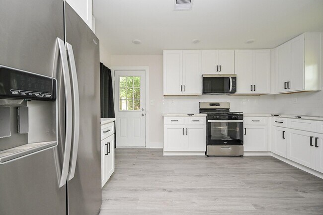 Building Photo - 226 Hyta St
