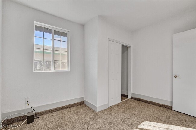 Building Photo - 4012 N Mira Ln