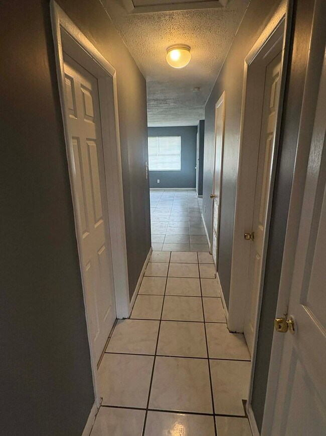 Building Photo - 4 bedroom Single-Family Home Available for Move-In NOW