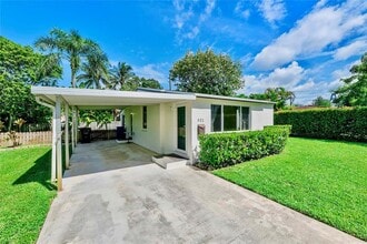 Building Photo - 931 SW 21st Ct