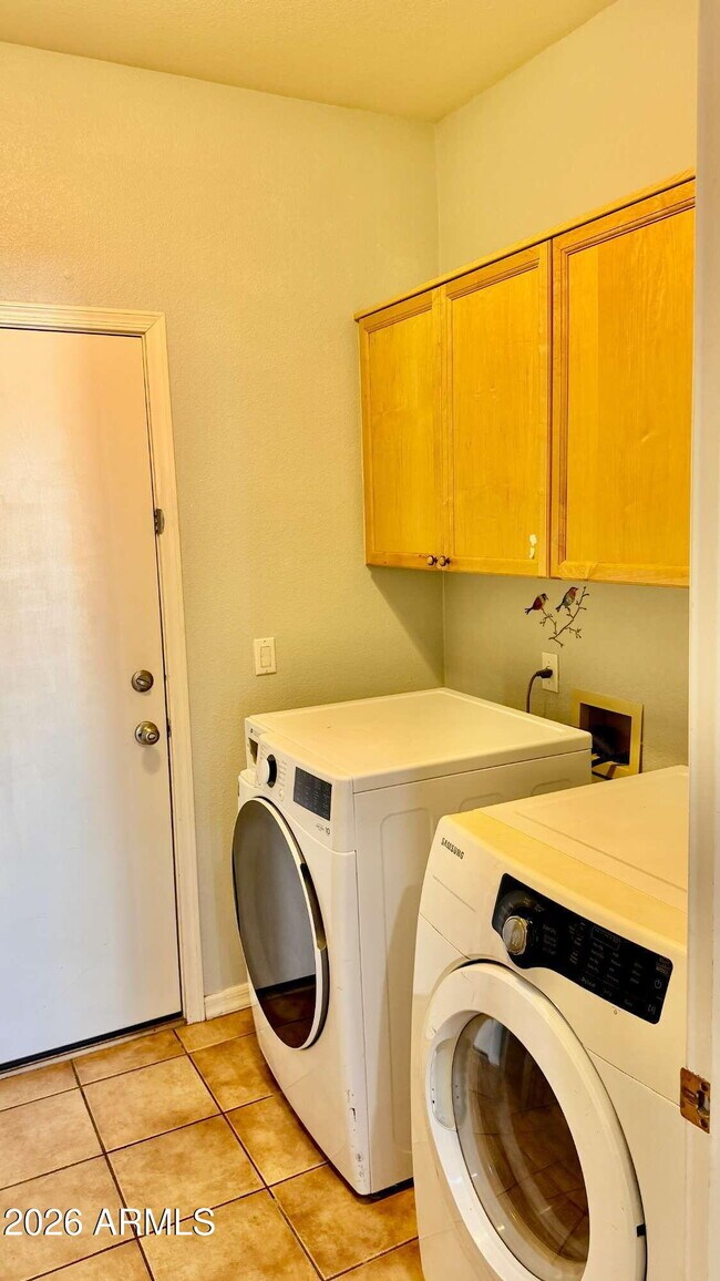 Building Photo - 1543 S Sean Ct