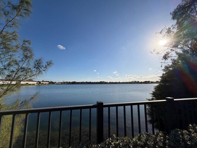 Building Photo - 909 NE 211th St