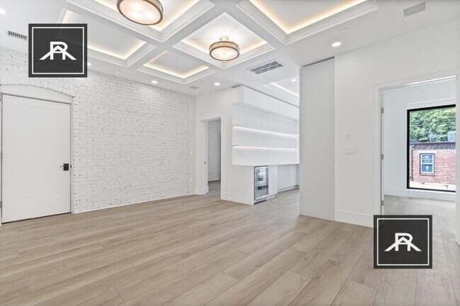 Building Photo - 4 bedroom in Brookline MA 02446
