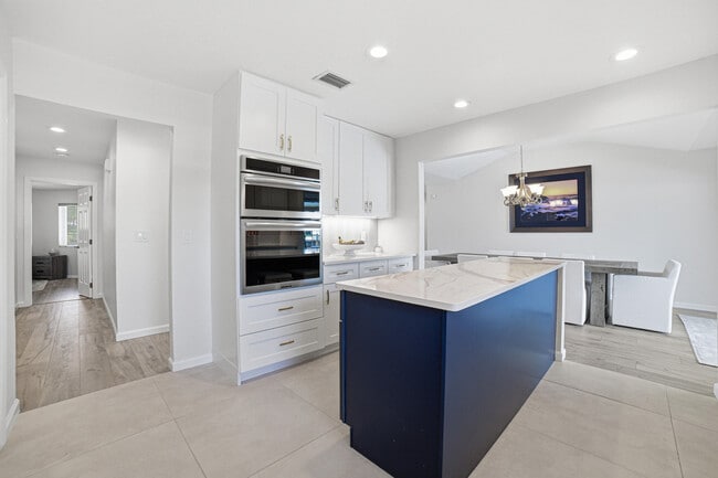 Building Photo - 2281 SE 11th St