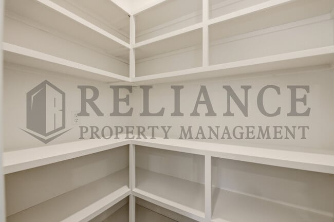 Building Photo - 725 Elmwood St