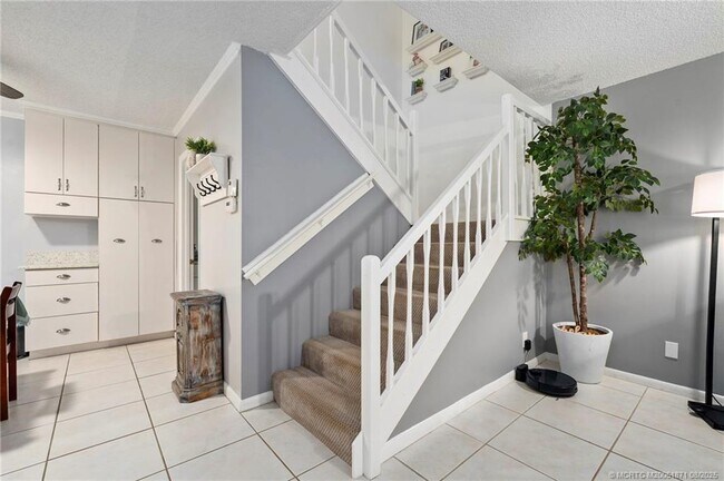 Building Photo - 5616 SE Riverboat Dr