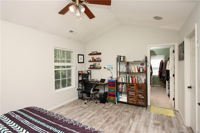 Building Photo - 70 Tulip Tree Ct