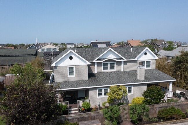Building Photo - 807 Evergreen Walk