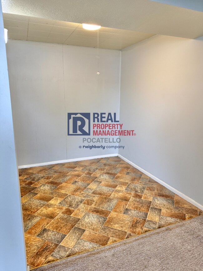 Building Photo - 1921 Monte Vista Dr