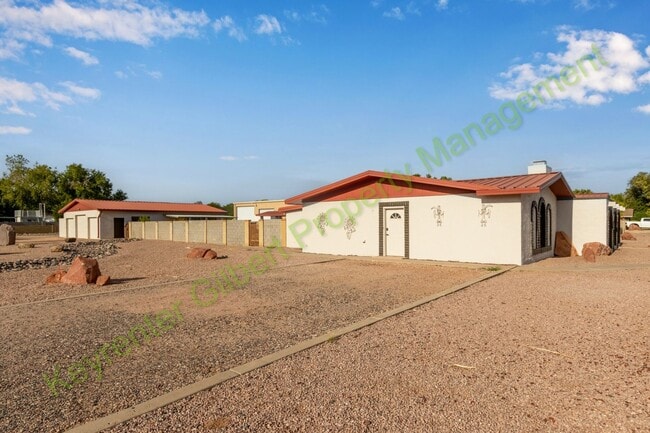 Building Photo - Beautiful Gilbert Home with Pool — Convenient Location & Modern Upgrades!