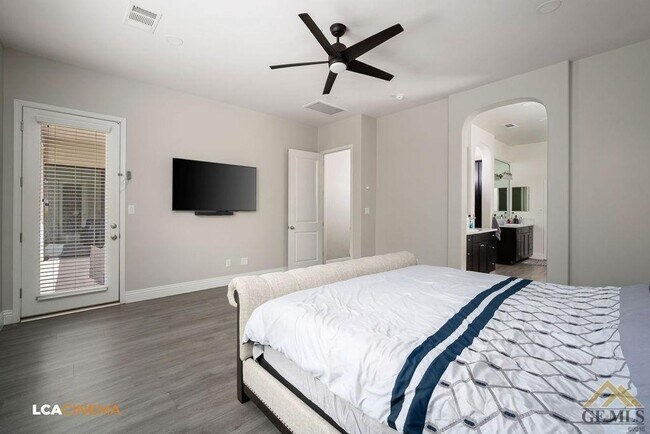 Building Photo - Luxury Living in Windermere Seven Oaks: Modern 5 Bed, 3 Bath Home with Pool, Solar, and Gated Nei...