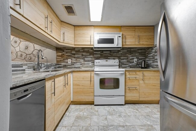 Building Photo - 2601 Augusta Dr