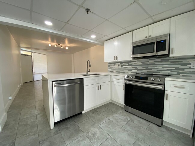 Building Photo - Live in Luxury and Convenience in the Hear...