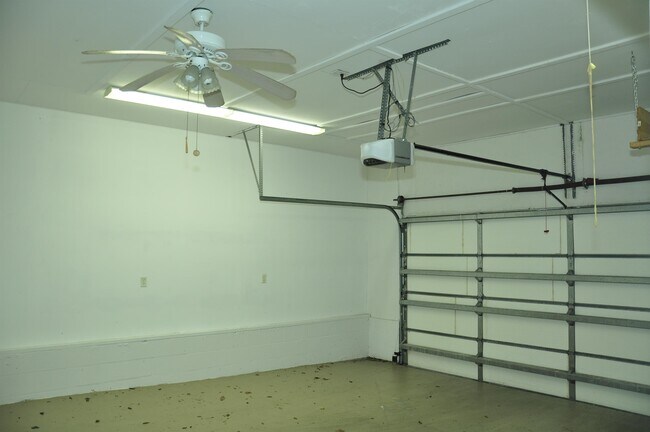 Building Photo - 607 Nadina Pl